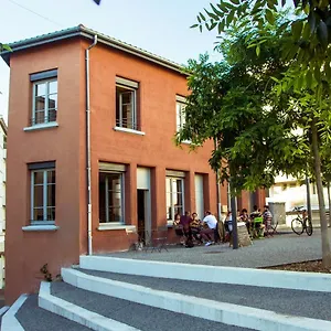Hostal La Maison Rouge - Backpacker, Saint-Etienne (Loire)